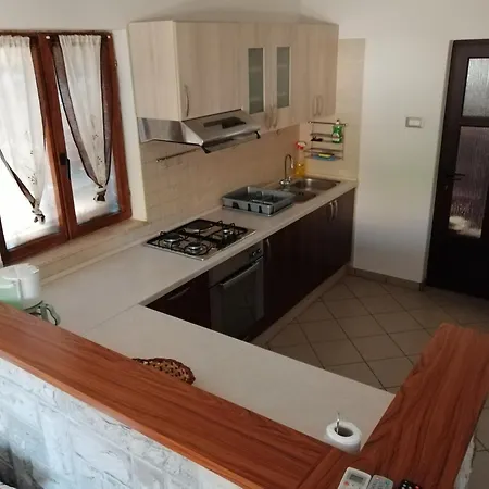 Viktor And 2 Homestay